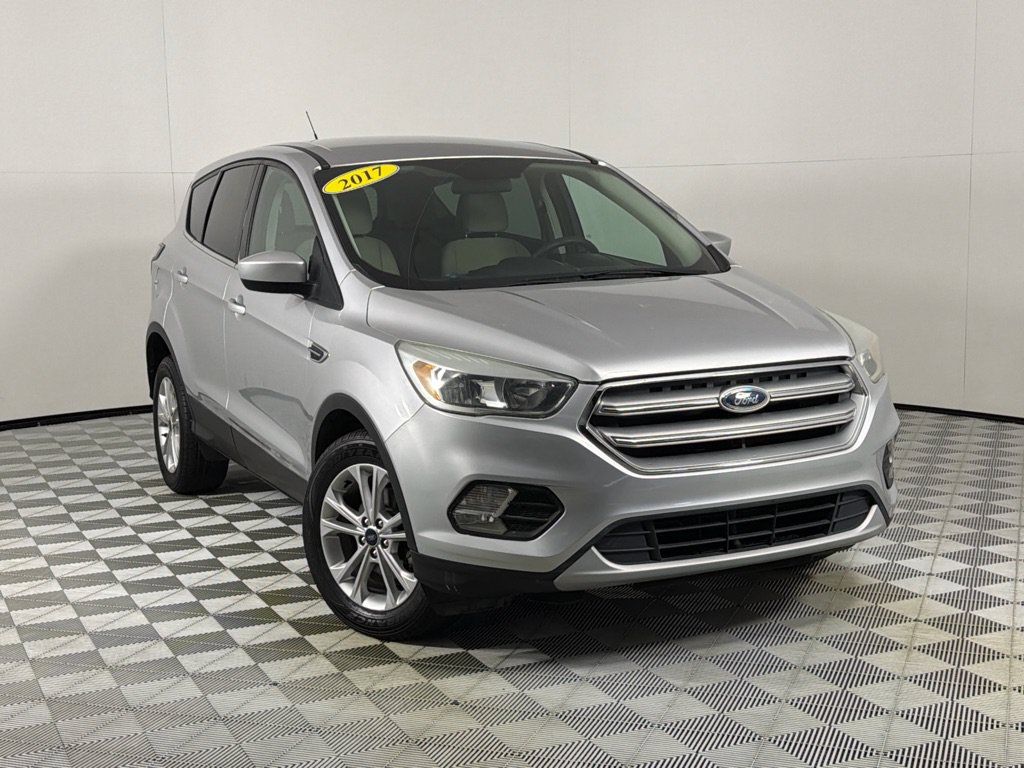 Used 2017 Ford Escape SE FWD image 2