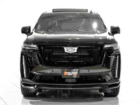 Used 2024 Cadillac Escalade V w/ LPO, ONYX Package image 2