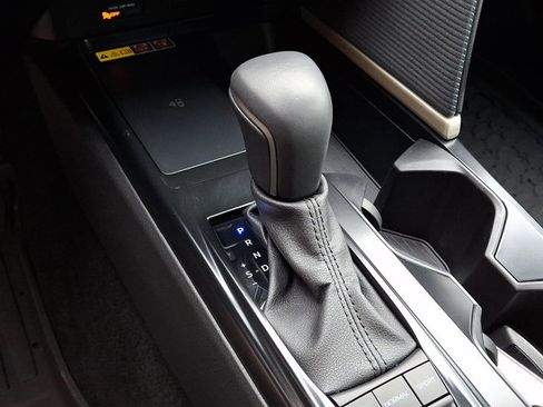 Used 2025 Toyota Camry SE w/ Convenience Package image 15