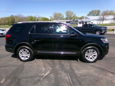 Used 2018 Ford Explorer XLT w/ Equipment Group 202A AWD/4WD image 2