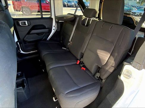 Used 2023 Jeep Wrangler Sahara image 19