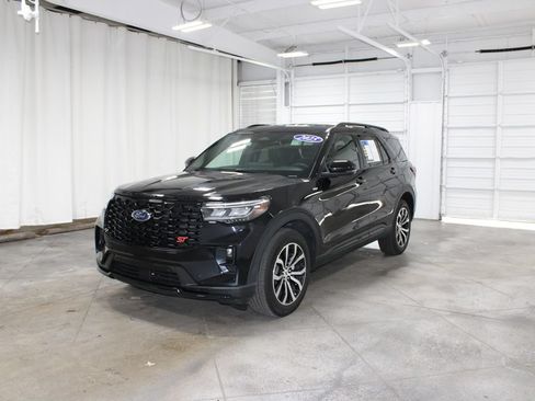 Used 2025 Ford Explorer ST-Line AWD/4WD image 4