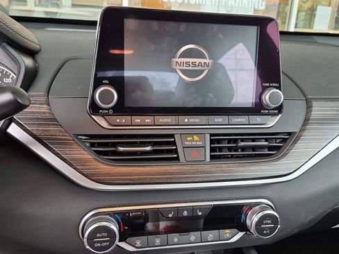 Used 2020 Nissan Altima 2.0 Platinum FWD image 3