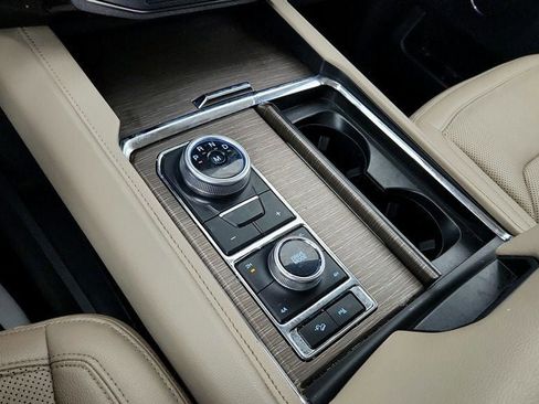 Used 2023 Ford Expedition Limited image 17