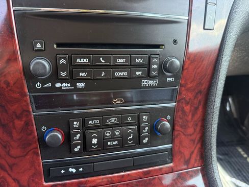 Used 2013 Cadillac Escalade Luxury AWD/4WD image 35
