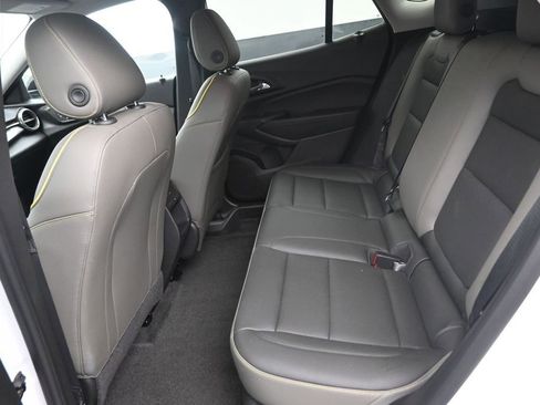 Used 2025 Chevrolet Trax ACTIV FWD image 14