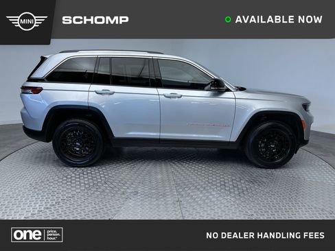Used 2023 Jeep Grand Cherokee Limited AWD/4WD image 1