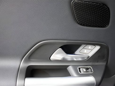 Used 2025 Mercedes-Benz GLA 250 image 31