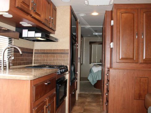 Used 2013 Ford E-450 and Econoline 450 Super Duty w/ Motorhome Prep Pkg image 32