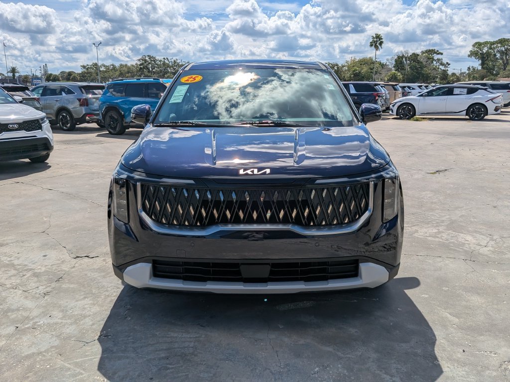 Certified 2026 Kia Carnival FWD image 3