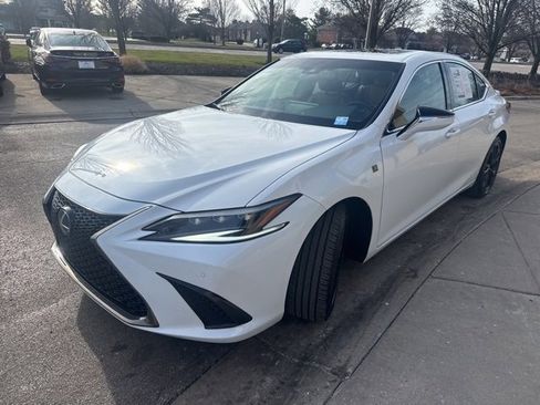 Certified 2025 Lexus ES 300h w/ Premium Package image 7