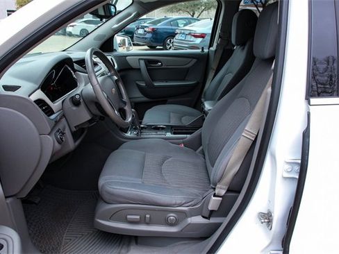Used 2016 Chevrolet Traverse LT w/ Style and Technology Package image 10