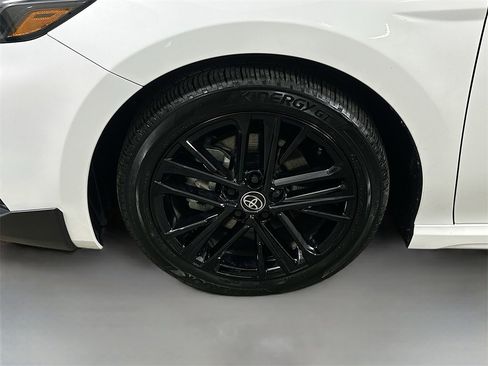 Used 2025 Toyota Camry SE image 8