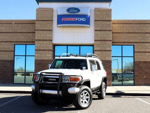 Used 2014 Toyota FJ Cruiser 4WD image 2
