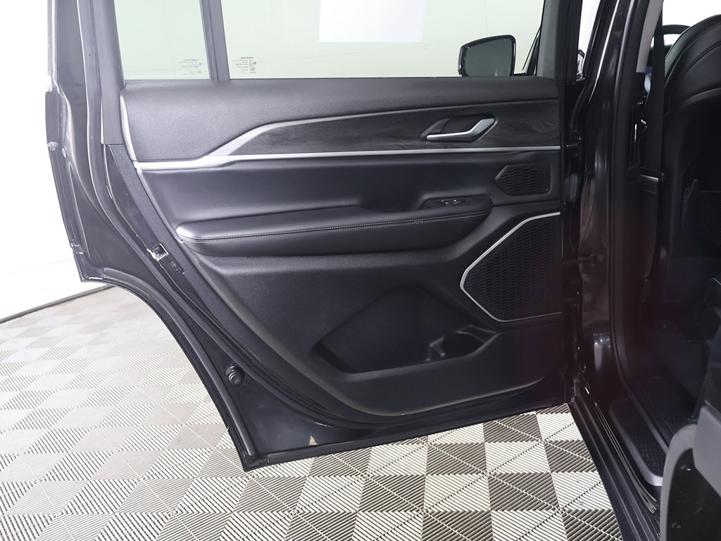 Used 2021 Jeep Grand Cherokee L Limited AWD/4WD image 29
