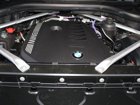 Used 2025 BMW X7 xDrive40i w/ Executive Package image 3