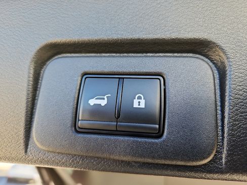 Used 2023 Nissan Rogue Platinum w/ Platinum Premium Package image 8