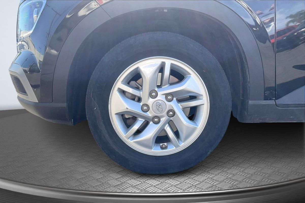 Used 2024 Hyundai Venue SE FWD image 9