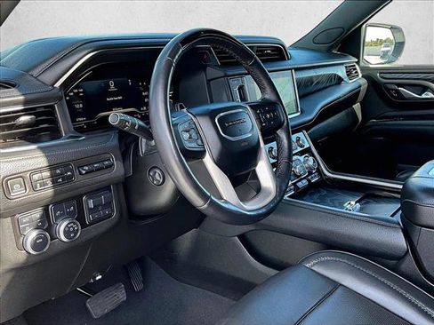 Used 2024 GMC Yukon XL Denali w/ Advanced Technology Package image 14