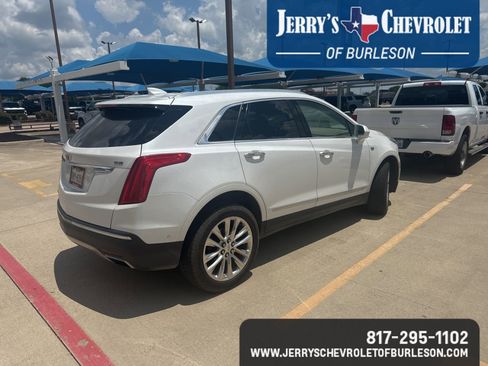 Used 2017 Cadillac XT5 Platinum w/ Driver Assist Package AWD/4WD image 4