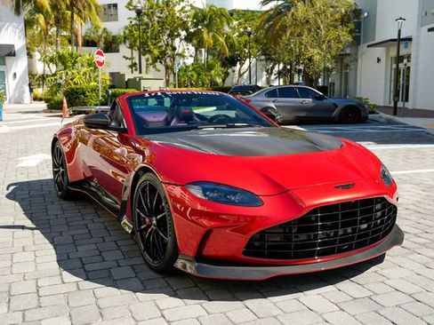 Used 2023 Aston Martin V12 Vantage Roadster image 38