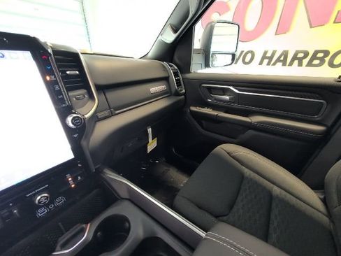 New 2026 RAM 1500 4x4 Crew Cab image 24