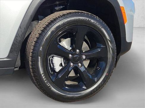 New 2025 Jeep Grand Cherokee Limited w/ Black Appearance Package image 10