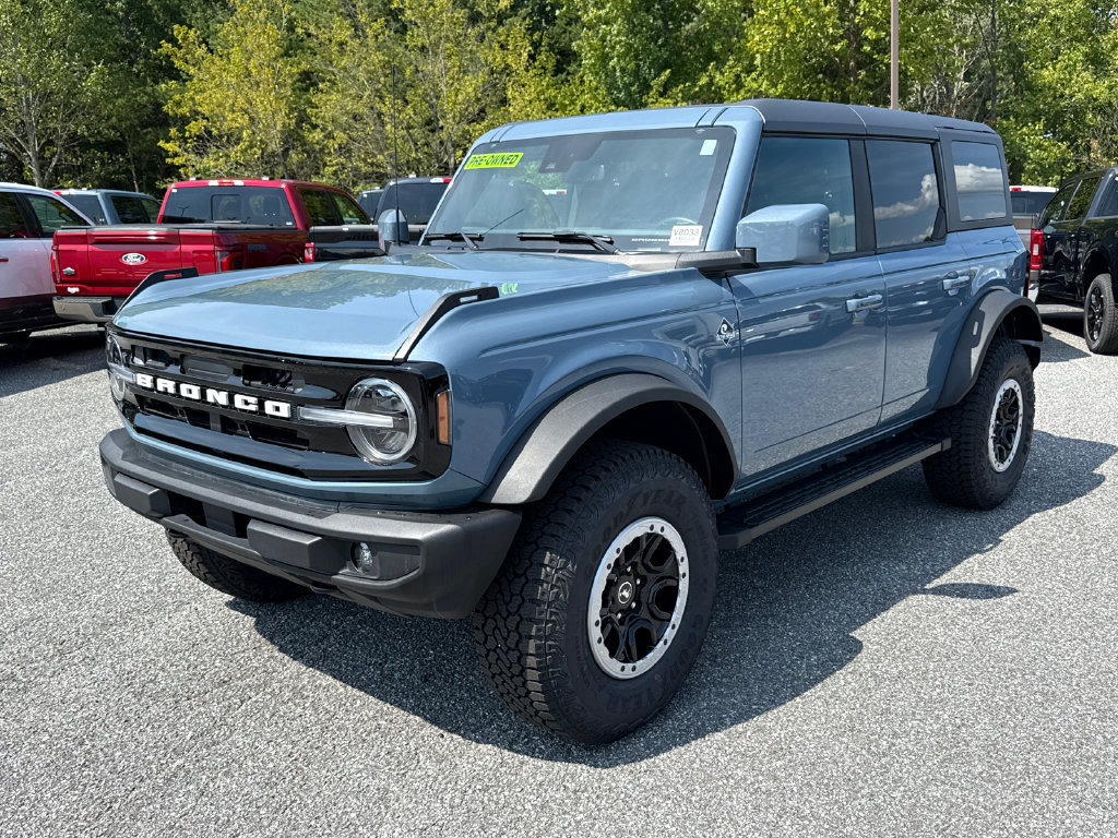 Used 2024 Ford Bronco Outer Banks w/ Sasquatch Package AWD/4WD image 3