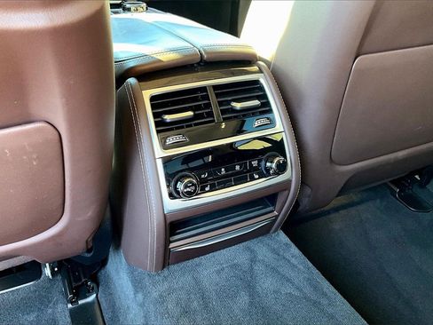 Used 2022 BMW 750i xDrive w/ Executive Package image 10