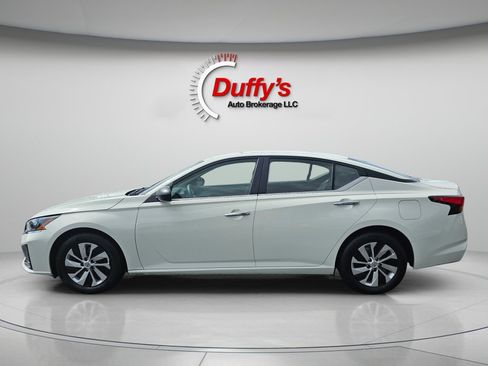 Used 2024 Nissan Altima 2.5 S FWD image 13