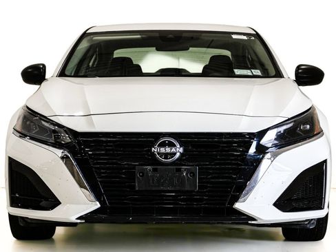 Used 2025 Nissan Altima 2.5 SV FWD image 2