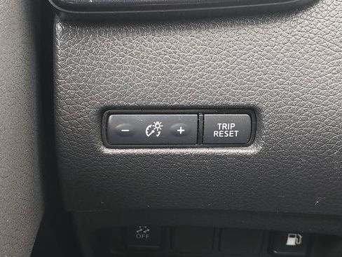 Used 2018 Nissan Rogue S AWD/4WD image 28