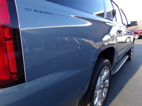 Used 2016 Chevrolet Suburban LT image 9
