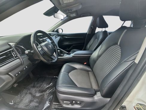 Used 2019 Toyota Camry SE FWD image 16