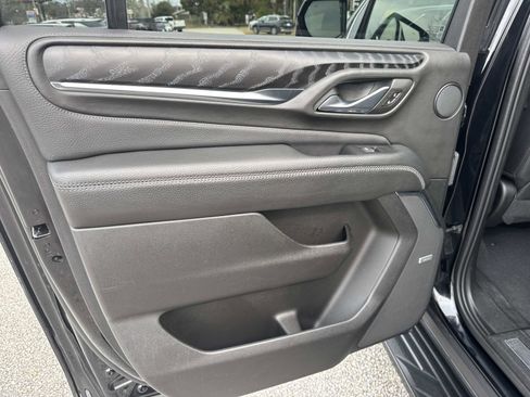 Used 2023 GMC Yukon XL Denali image 11