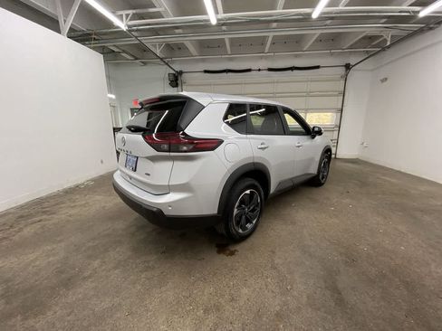 Used 2025 Nissan Rogue SV image 6