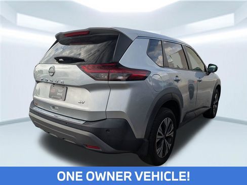 Used 2022 Nissan Rogue SV image 2