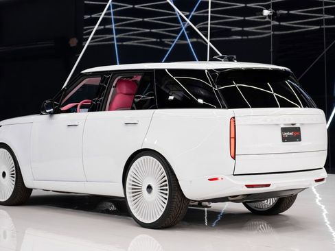 Used 2025 Land Rover Range Rover SE image 12