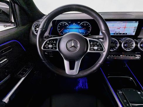 Used 2022 Mercedes-Benz GLB 250 w/ Premium Package Lite image 5