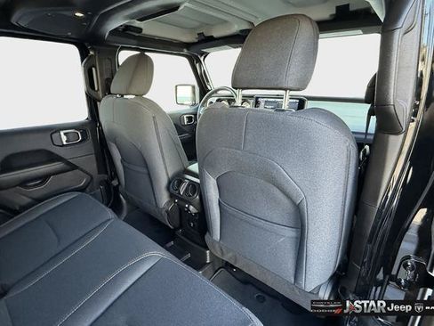 Used 2025 Jeep Wrangler Unlimited Sahara AWD/4WD image 24