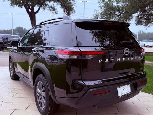 Used 2025 Nissan Pathfinder SV AWD/4WD image 8