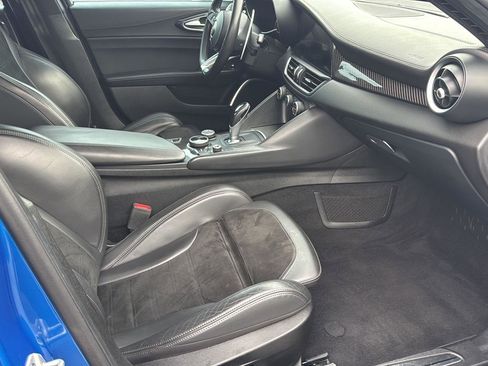 Used 2018 Alfa Romeo Giulia Quadrifoglio w/ Driver Assist Dynamic Package image 22