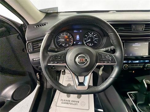 Used 2020 Nissan Rogue S image 11
