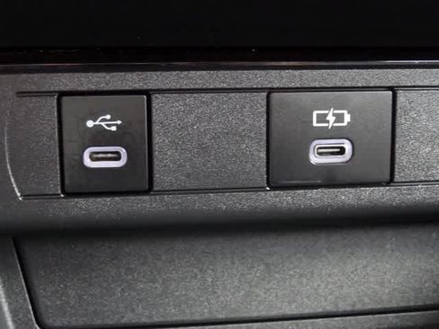 Used 2025 Toyota Prius LE FWD image 27