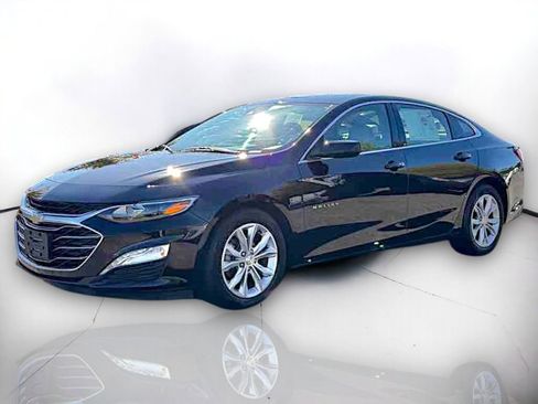 Used 2020 Chevrolet Malibu LT image 2