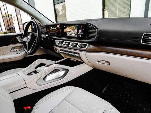 Used 2024 Mercedes-Benz GLS 450 4MATIC image 17