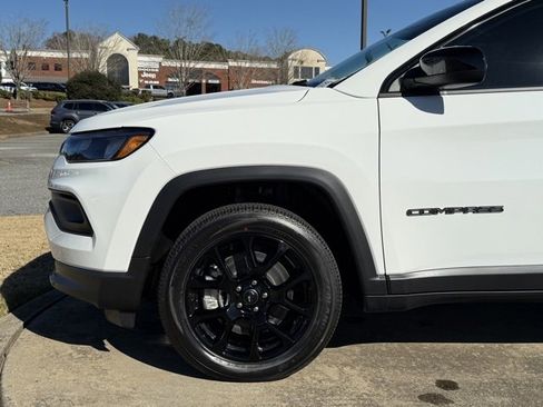 New 2026 Jeep Compass Latitude image 11