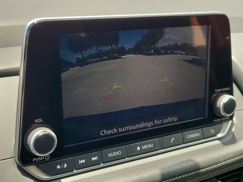 Used 2025 Nissan Rogue SV FWD image 25