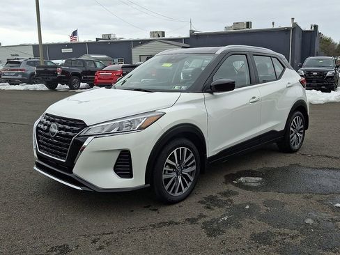 Certified 2024 Nissan Kicks SV image 3