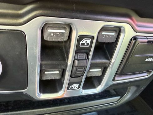 Used 2018 Jeep Wrangler Unlimited Sport S image 26